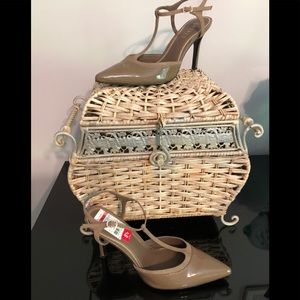 LRL LAUREN RALPH LAUREN Sz 8.5 HEELS.